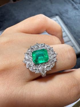 1.64ct刻面祖母绿戒指