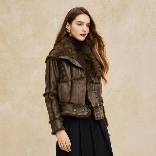 PP609斯尔丽2024冬季新款大翻领机车风减龄时尚皮毛一体皮草短外套 商品图2