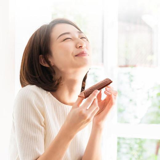 健达 松脆可可威化搭配牛奶巧克力和柔滑奶酱健达轻脆怡注心饼干 90g(18g*5条)/盒 商品图4