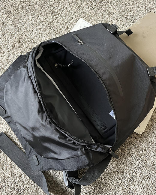 现货 THS 12.9-无 鸟家 巨轻便好用耐用包 Granville 10L多功能斜挎邮差包 CQ1375 商品图7