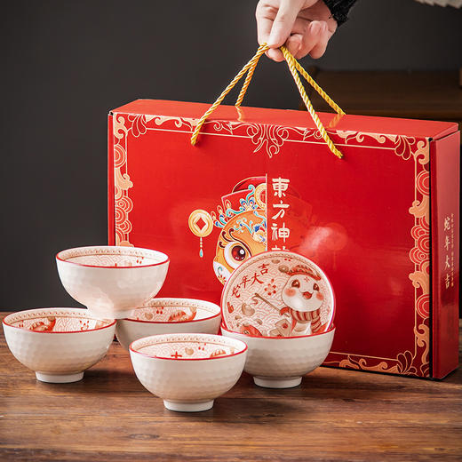 【蛇年“豪”礼！陶瓷碗筷礼盒！】餐盒伴手礼，欢乐年末；传统工艺手工描边，手感瓷质，健康环保；精致图案刻印于防滑碗底，不易褪色；珍品蛇年，陶瓷餐具套碗！ 商品图1
