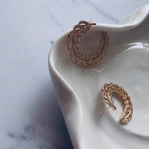 LHWINDSORchance羽毛耳环复古圆环内扣设计质感耳饰 商品图4