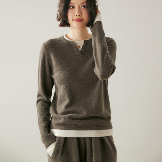 【自】全新升级【铂金会员367/天猫499/差价132】(14826) 洛诗琳假两件山羊绒圆v领宽松套头拼接宽松撞色针织打底毛衣 商品图3
