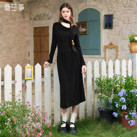两三事诗意序曲2025春季新款百搭针织长袖打底裙连衣裙配绣花围巾