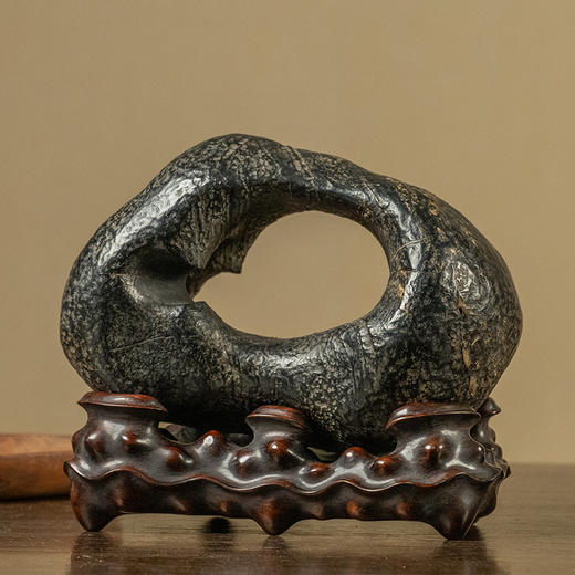 清 灵璧石云岫文房赏石（红木座） 商品图0