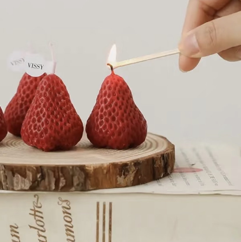 红色草莓蜡烛