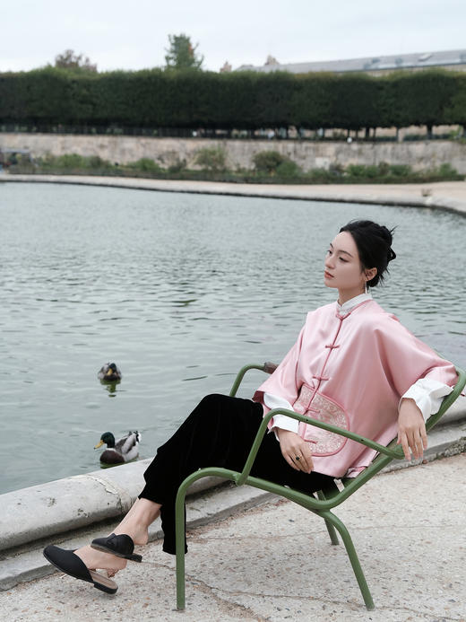 东方境X郭培| 粉色玫瑰刺绣新中式外套（不夹棉） 商品图12