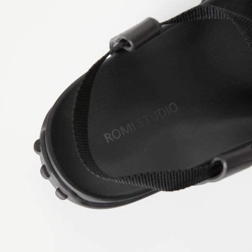 ROMI STUDIO“罗马印象”头层牛皮不对称扣带夹趾平底凉鞋 427C4009 商品图3