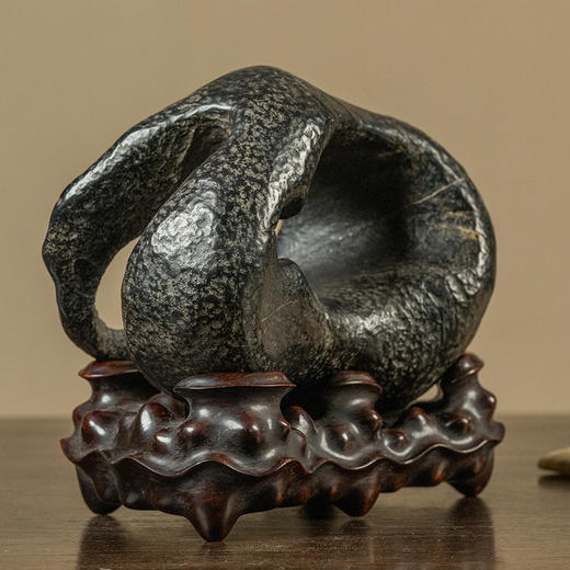 清 灵璧石云岫文房赏石（红木座） 商品图1