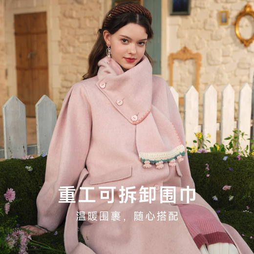 【暖冬内购】两三事 绒冬绮梦 2024冬季新款甜美羊羔毛领绑带毛呢外套女配围脖 商品图2