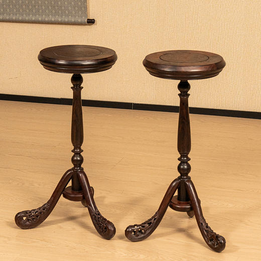 民国 红木透雕卷草纹独挺式圆几（一对） 商品图4
