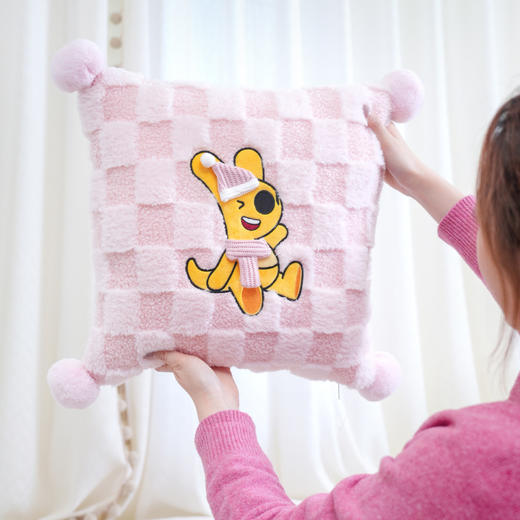 蛇年系列团团毛绒格纹抱枕 商品图1