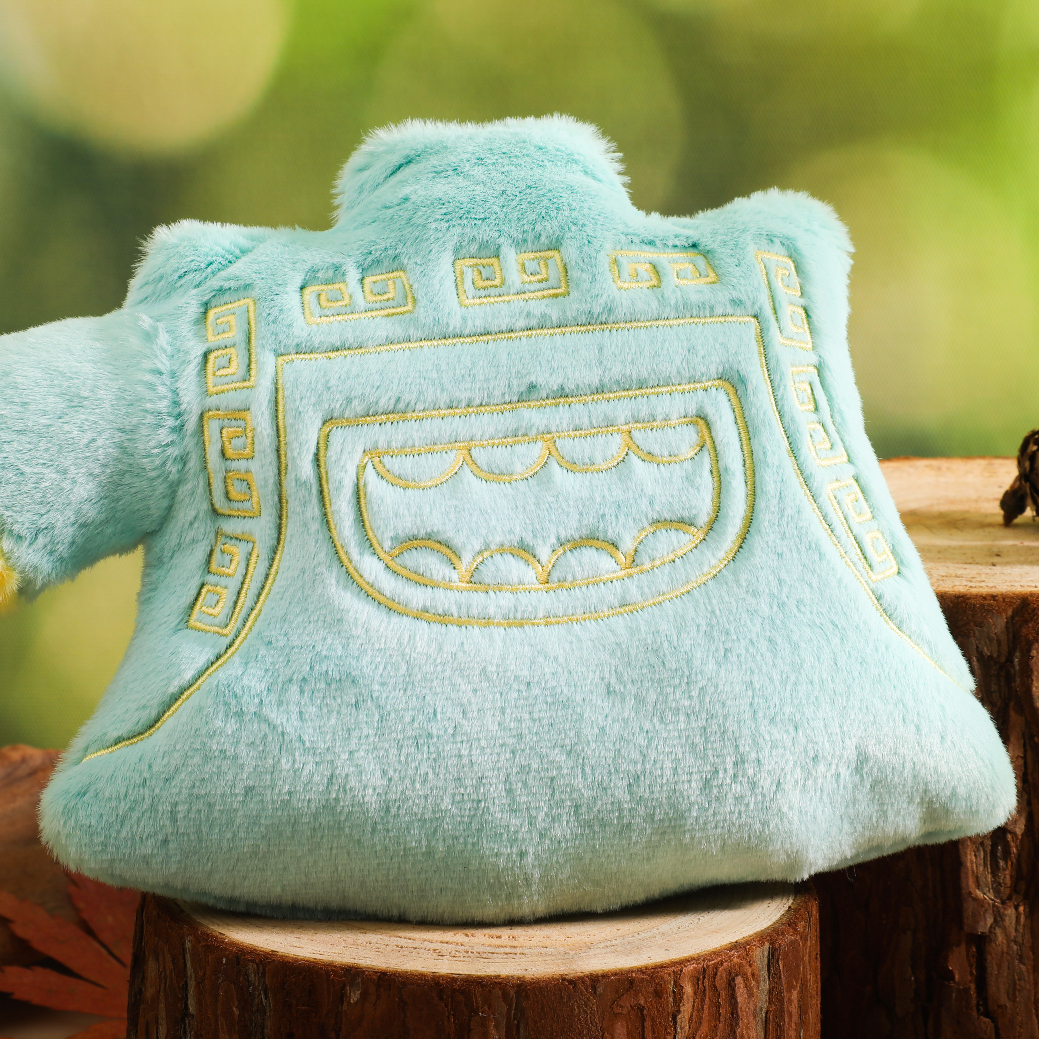 商目雷纹青铜钺毛绒挂件