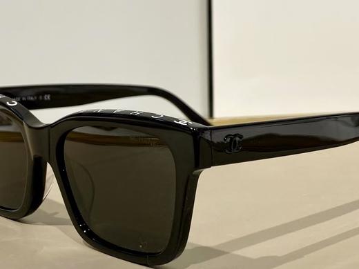 CHANEL香奈儿 侧面双C字母Logo 板材镜架 方形 太阳眼镜 女款 黑色 商品图6