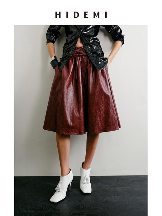 HIDEMI 【当当同款】节日系列进口特殊涂层环保蛋白皮设计感松紧腰抽身褶皱宽松男朋友中裤    勃艮第酒红/橄榄绿 商品图9