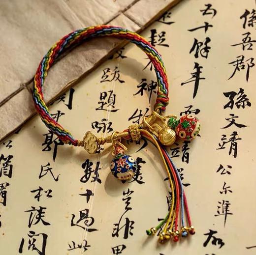 【BAOFANDI宝梵迪手编古法五彩吞金兽手绳】， 演绎国潮时尚，把美好寓意戴身上🥰 🧧吞金兽一家三口命带财星、福星 🧧接领一只吞金兽让各路财气迎进家门~ 🧧新的一年，财源滚滚，财源不断~ 商品图2