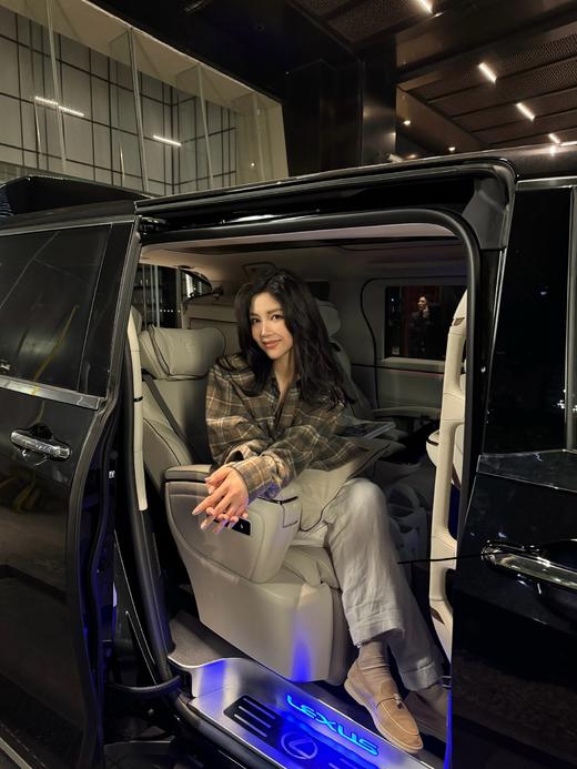 ROMI STUDIO“复古随性”细致羊毛混纺翻领格纹毛呢衬衣23AWT995 商品图2