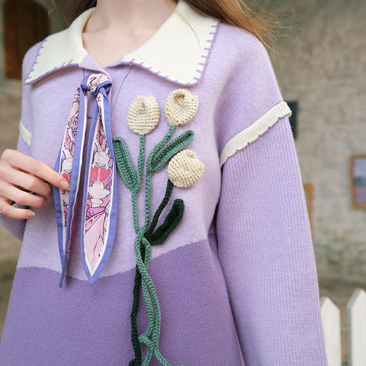 两三事 冬日挽歌 2024冬季新款小清新立体花朵拼色毛衣裙连衣裙 商品图3