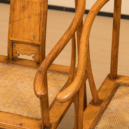 清 黄花梨三攒靠背如意云纹圈椅（一对） 商品图2