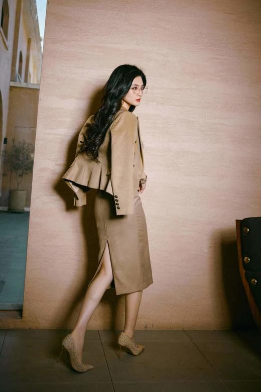 “巴黎春天”J20484707  颈袖添香2024新款时尚修身气质中长款包臀显瘦女士吊带连衣裙 商品图5