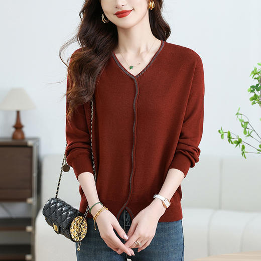 CC-17-6777     v领针织打底衫女内搭秋冬2024新款短款毛衣时尚洋气针织上衣 商品图2