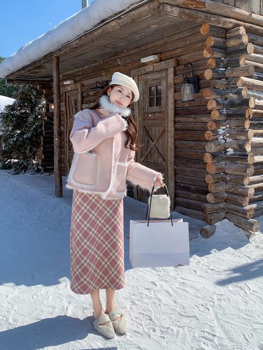 张心子【甜茶布蕾】节日氛围感格纹高腰A字毛呢半身裙 U2411103 商品图1