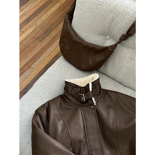 经典复古立领皮衣！2024新款女款帅气宽松显瘦高级感皮毛一体外套！ 商品图2