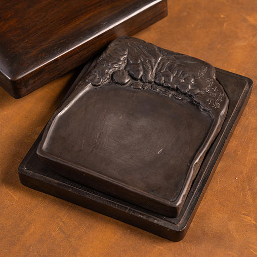 清 “清道人”铭山水人物随形老坑端砚（红木砚盒） 商品图2