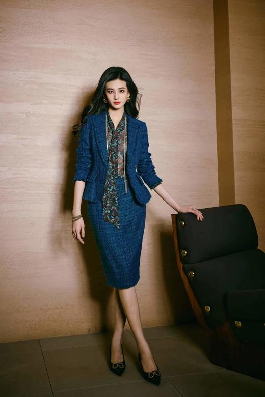 J7401618A颈袖添香秋冬女装职业装套装气质女神范名媛小香风西装套裙 商品图3