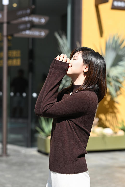 「周末优品福利」面料只有山羊绒+羊毛的混纺打底衫 极简时髦感叠搭神器毛衫 万年不过时的百搭实穿经典款【5天左右发货】 商品图5