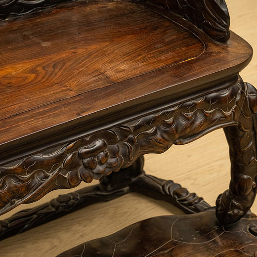 清 红木满雕荷花纹带脚踏宝座 商品图2