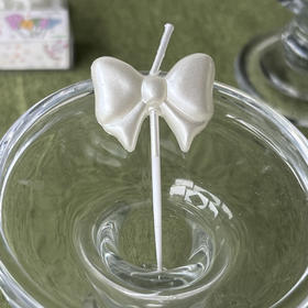 白色蝴蝶结蜡烛