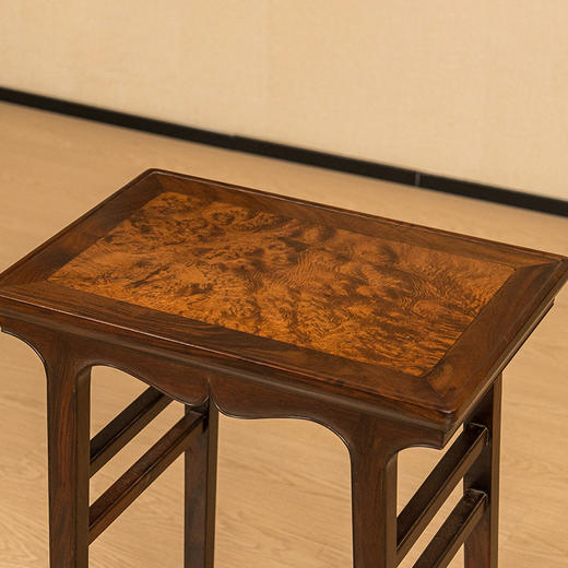 清 红木镶瘿木插肩榫宝剑腿香几 商品图3