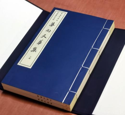 钤印本！！《叶嘉莹评批吕碧城及其词:梦雨天华集》，一函两册，线装，宣纸特藏钤印本，吕碧城著，叶嘉莹导读+评批，上海三联书店2022年5月一版一印，定价680，售价394元。 商品图2