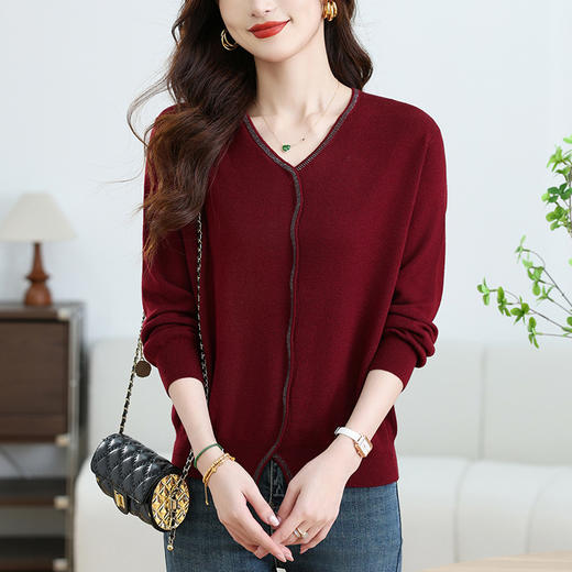 CC-17-6777     v领针织打底衫女内搭秋冬2024新款短款毛衣时尚洋气针织上衣 商品图0