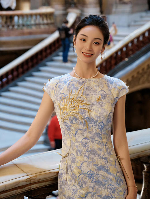 东方境X郭培| 金色兰花刺绣提花旗袍 商品图4