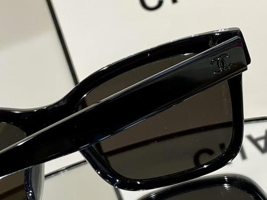 CHANEL香奈儿 侧面双C字母Logo 板材镜架 方形 太阳眼镜 女款 黑色 商品图4