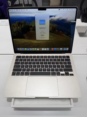 MacBook Air 13.6 星光色/8C GPU/8GB/256GB M3 芯片 - 陈列机