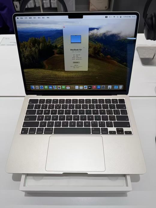 MacBook Air 13.6 星光色/8C GPU/8GB/256GB M3 芯片 - 陈列机 商品图0