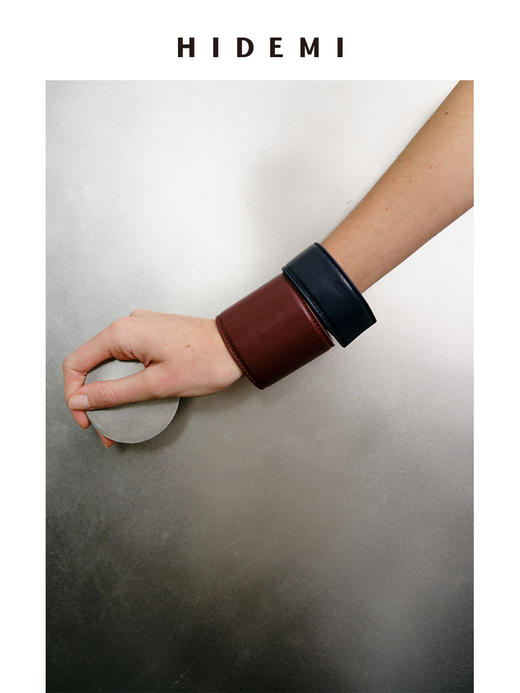HIDEMI 【当当同款】节日系列进口小牛皮手作手镯 宽版/窄版 勃艮第红/普鲁士蓝/焦糖棕 商品图4