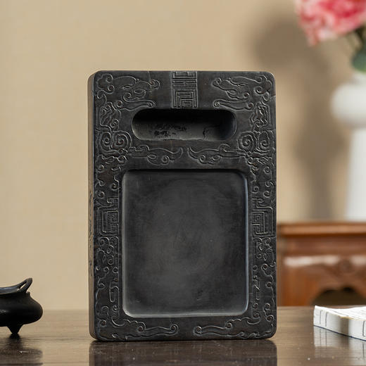 民国 “云壑子”铭夔龙捧寿纹长方端砚（红木天地盖） 商品图4