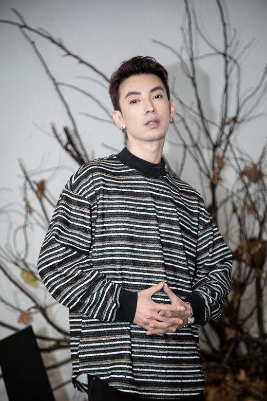 W442564266复古条纹圆领卫衣 商品图2