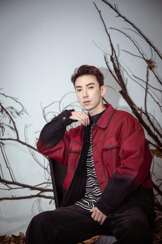 W435872068个性渐变牛仔夹克 商品图4