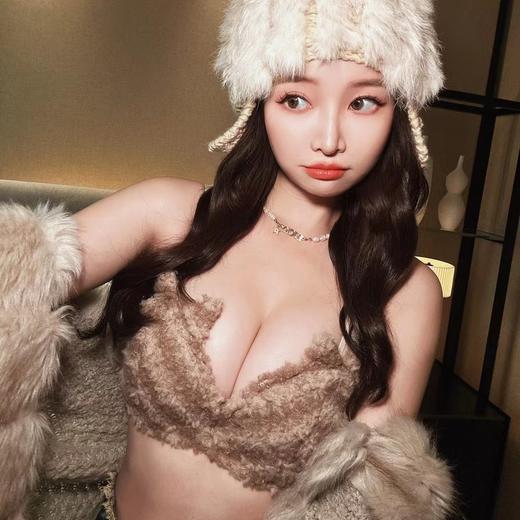 【毛绒绒❗️猫耳朵性感内衣套装】又美又暖，小胸聚拢，收副乳防下垂，上托显大❗️性感可爱新款秋冬时尚毛绒立体无钢圈文胸 商品图2