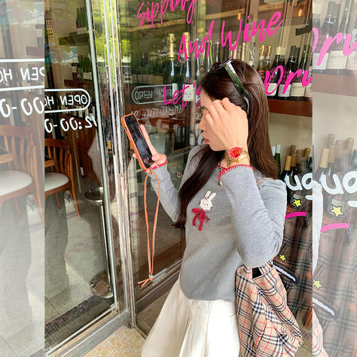 <曾小咸推荐>新品现货秒杀！卖完下架不再补 ！微信粉丝打折价！！撞色边加绒修身显瘦T恤 日常149.99/件 立减80 秒杀69.99/件！！ 商品图1