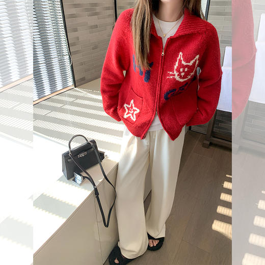 <曾小咸推荐>慵懒设计感红色翻领字母毛衣 商品图4