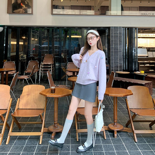 <曾小咸推荐>新品现货秒杀！卖完下架不再补 ！微信粉丝打折价！！紫色V领彩色球球毛衣 日常199.99/件 立减110 秒杀89.99/件！！ 商品图4