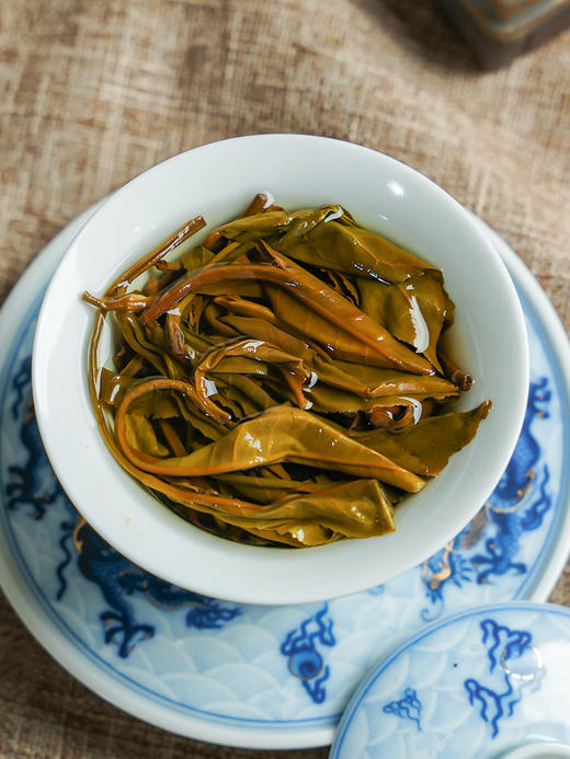 【整提5饼出售】【十二春秋】2013年春茶蛇年生肖贺岁饼十二年陈班章越存越香普洱茶生茶357克/饼 5饼/提 商品图4