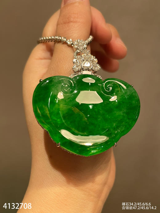老坑艳绿如意吊坠【4132708】具体价格微信咨询 商品图1