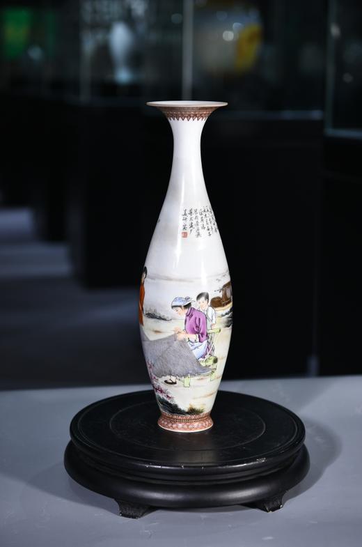 粉彩渔家乐橄榄瓶 商品图0